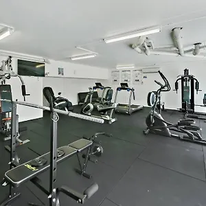 Ground Floor Oceanfront Apartment Bargara